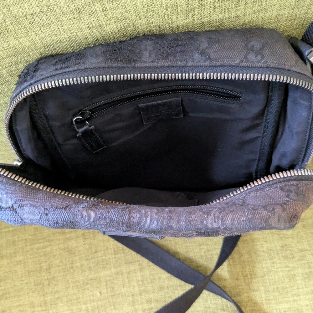 Authentic Gucci Black Messenger Bag with Adjustable Strap and Leather Trim - Picture 8 of 16